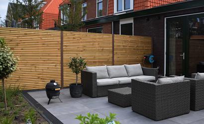 vuren rhombus horizontaal 65 planks met hardhouten palen